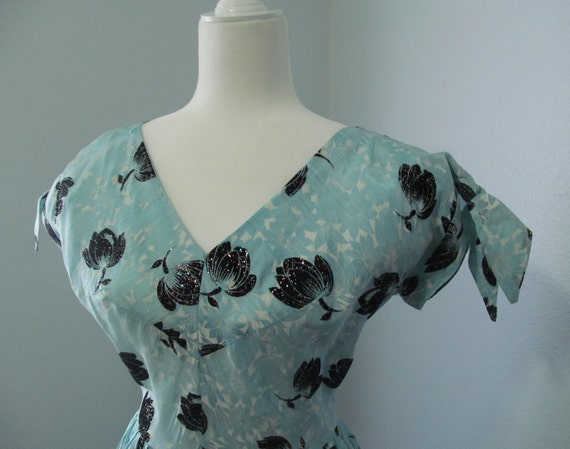 Vintage 1950s Turquoise And White Floral Party Dr… - image 8