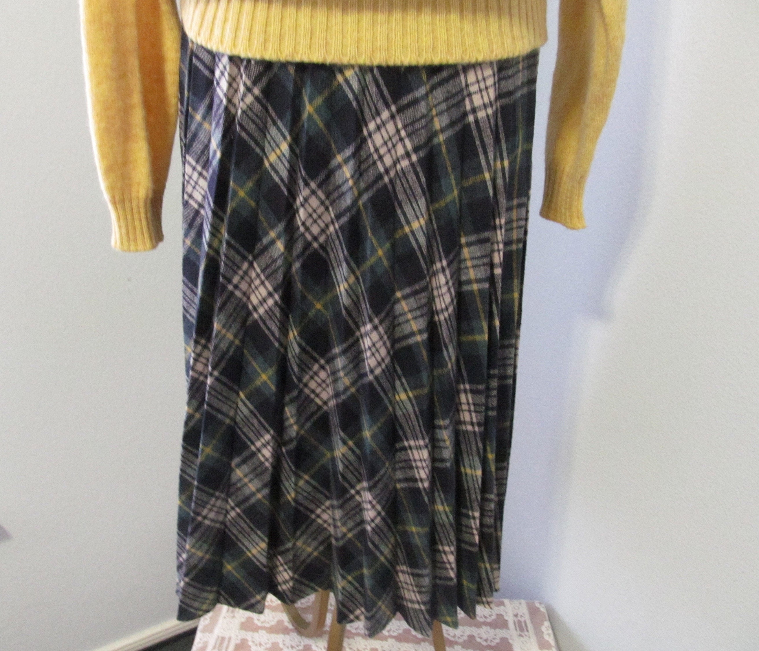 スカート wrap Pleated Skirt Vintage 1970s Plaid Pleated Middy Skirt Black, White, Green