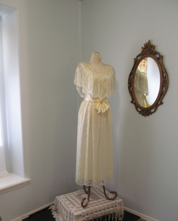 Vintage Lanz Boho Cream Lace Gown Sleeveless Satin Belt Evening Wedding Bridesmaid Bust 32 Inches Waist 25 Inches