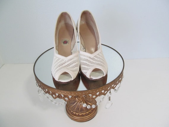 Late 1930s 1940s White Mesh Red Cross Brand Pumps Shoes Open Peep