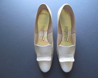 Vintage 1970's Glittery Gold Metallic Pumps High Heel Shoes Rhinestone Trim Size 8