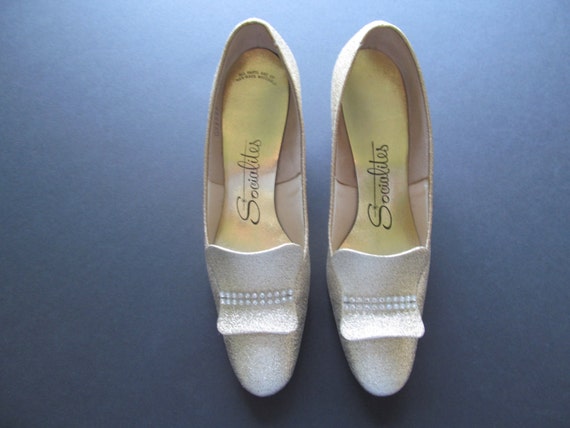 Vintage 1970's Glittery Gold Metallic Pumps High … - image 1
