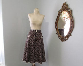 1970s Black Floral Jessica's Gunnies Skirt With Pockets Button Down Front Waist 23 Inches