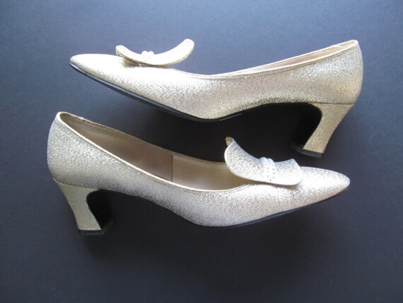 Vintage 1970's Glittery Gold Metallic Pumps High … - image 2
