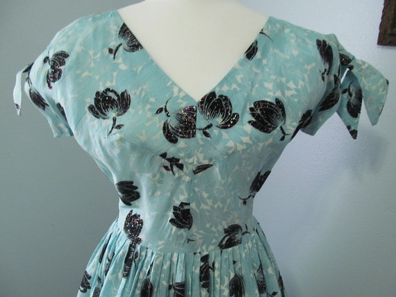 Vintage 1950s Turquoise And White Floral Party Dr… - image 2