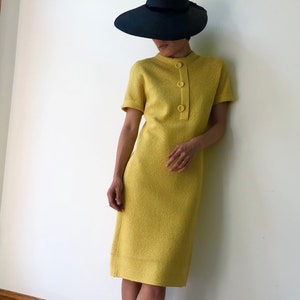 Vintage 1960s linen blend knit lemon yellow sheath midi dress | xs-s