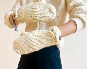 New with tag 100% wool hand knitted mittens in white, made in Nepal