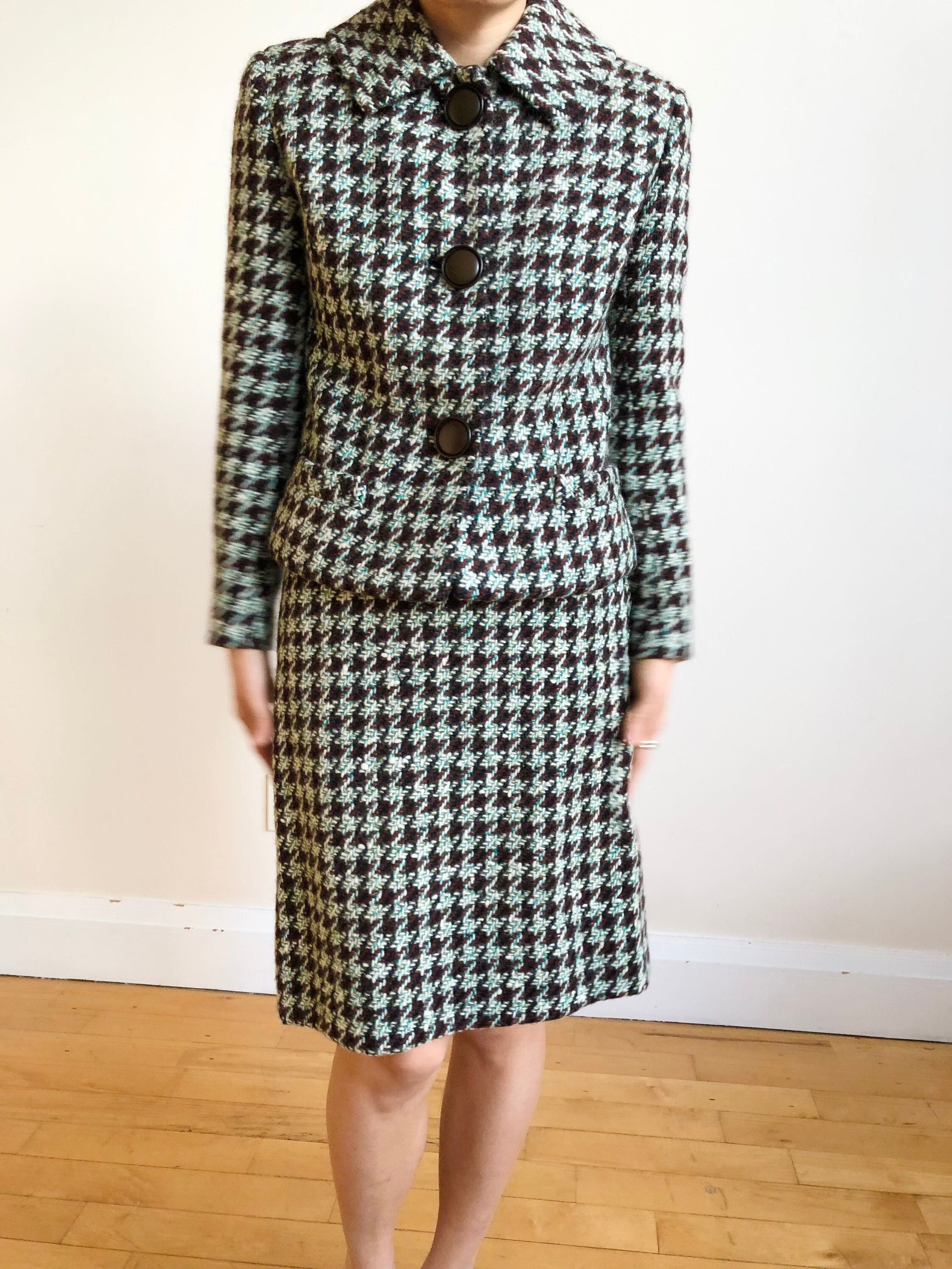 50s/60s Jackie O Kennedy Green Houndstooth Knit Skirt Suit By St. John –  Hip Lyke Junk LLC