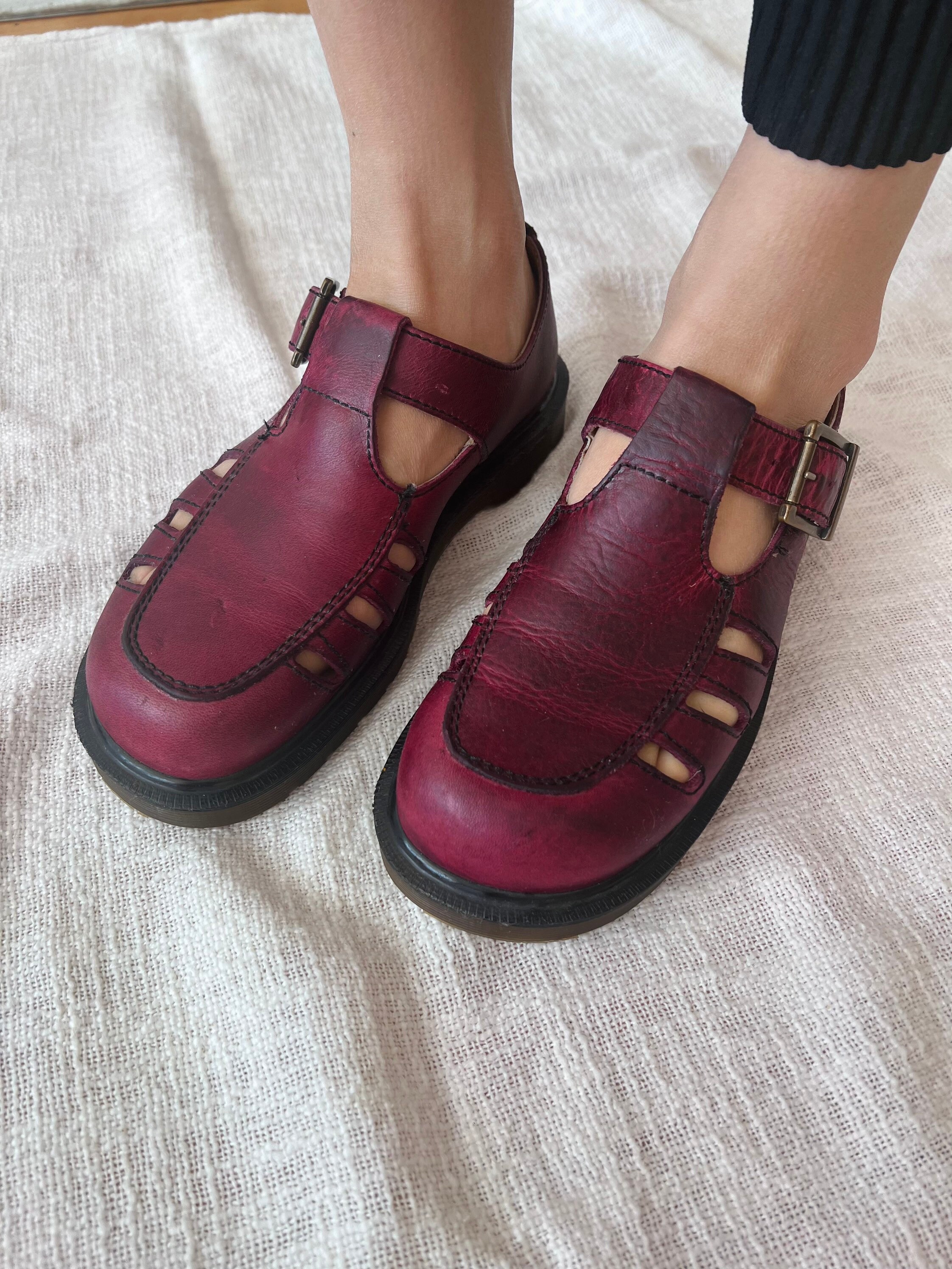 Vintage des annees 90 Doc Dr Martens made in England cuir bordeaux Mary Janes avec boucle en metal UK 4 US 6 6.5 Etsy Canada
