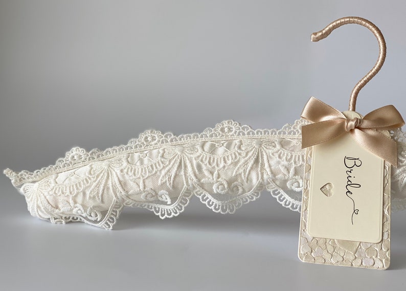 Wedding Dress Hanger. Bridal Hanger. Wedding Hangers. Personalized Hangers.Lace Wedding Hanger.Wedding Hanger Names. Gift Bride to be Hanger zdjęcie 4