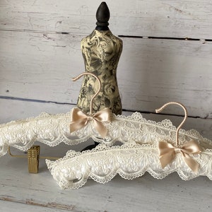 Wedding Dress Hanger. Bridal Hanger. Wedding Hangers. Personalized Hangers.Lace Wedding Hanger.Wedding Hanger Names. Gift Bride to be Hanger