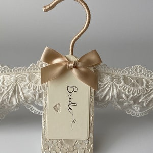 Wedding Dress Hanger. Bridal Hanger. Wedding Hangers. Personalized Hangers.Lace Wedding Hanger.Wedding Hanger Names. Gift Bride to be Hanger zdjęcie 5