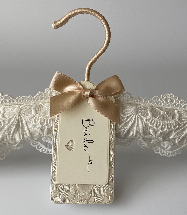 Wedding Dress Hanger. Bridal Hanger. Wedding Hangers. Personalized Hangers.Lace Wedding Hanger.Wedding Hanger Names. Gift Bride to be Hanger zdjęcie 5