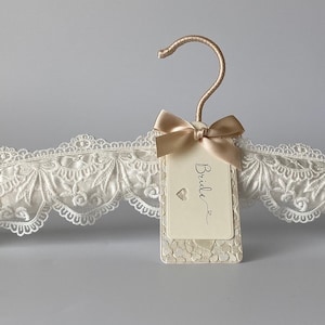 Wedding Dress Hanger. Bridal Hanger. Wedding Hangers. Personalized Hangers.Lace Wedding Hanger.Wedding Hanger Names. Gift Bride to be Hanger zdjęcie 2