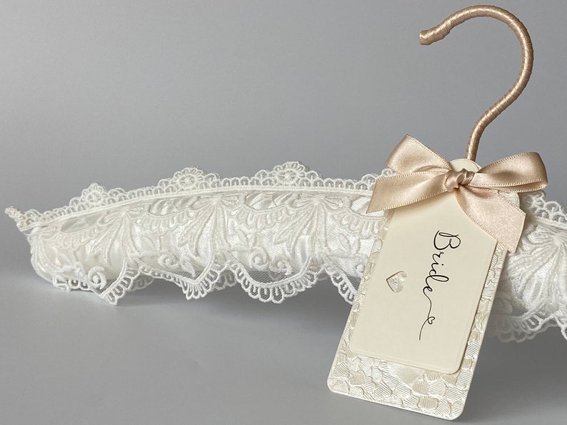 Wedding Dress Hanger. Bridal Hanger. Wedding Hangers. Personalized Hangers.Lace Wedding Hanger.Wedding Hanger Names. Gift Bride to be Hanger zdjęcie 9