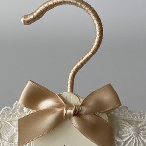 Wedding Dress Hanger. Bridal Hanger. Wedding Hangers. Personalized Hangers.Lace Wedding Hanger.Wedding Hanger Names. Gift Bride to be Hanger zdjęcie 7