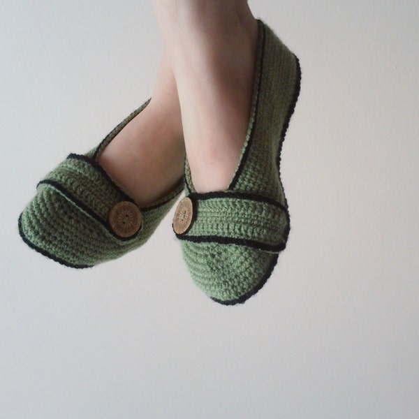 Crochet Slippers / Green slippers / Greenbooties / Gifts Halloween / Handmade slippers / Mary jane desing / Soft slippers