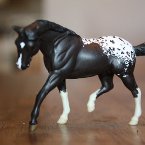 Custom painted Breyer model horse-Stablemate scale