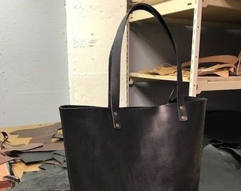 basic leather tote