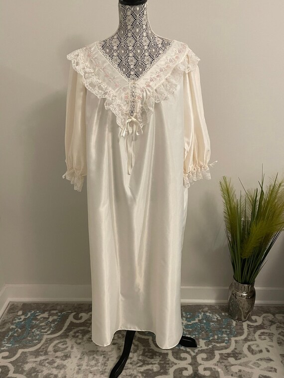 Vintage Vanity Fair Satiny Ivory Nightgown w/Lace… - image 1