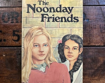 The Noonday Friends de Mary Stolz ~ Scholastic Paperback ~ Vintage 1965 ~ Ficción para adultos jóvenes/1966 Newbery Honor/Condición sin leer