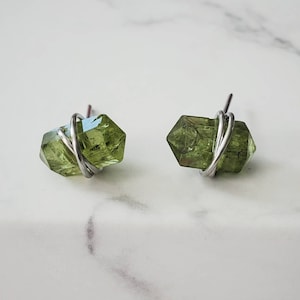 Peridot Stud Earrings, Point Earrings, August Birthstone Earrings, Minimalist Earrings, Stainless Steel, Gold Earrings, Sterling Silver