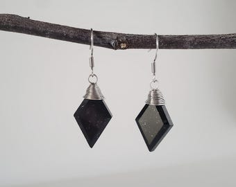 Black Tourmaline Diamond Earrings, Diamond Shaped Earrings, Crystal Point Earrings, Dangle Earrings, Wire Wrapped Jewelry, Leverback Earring