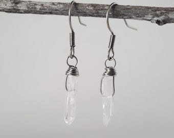 Crystal Quartz Earrings, Quartz Point Earrings, Raw Quartz Leverback Earrings, Quartz Dangle Earrings, Clear Quartz Earrings, Gold Earrings
