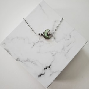 Labradorite Crescent Moon Necklace, Simple Labradorite Necklace, Simple Moon Necklace, Labradorite Necklace, Boho Necklace