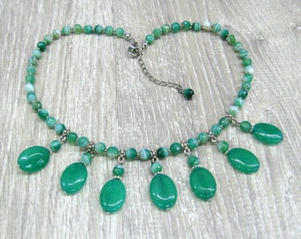 Grüne jade Statementkette Naturstein Vintage inspirierte Collier Bib Halskette Oval baumeln Perle Strang Smaragd grünen Stein Schmuck ihr