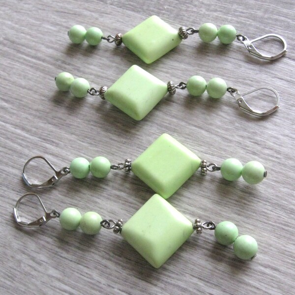 Apfelgrün baumelnde Ohrringe mit natürlichen Howlite Edelstein Perlen