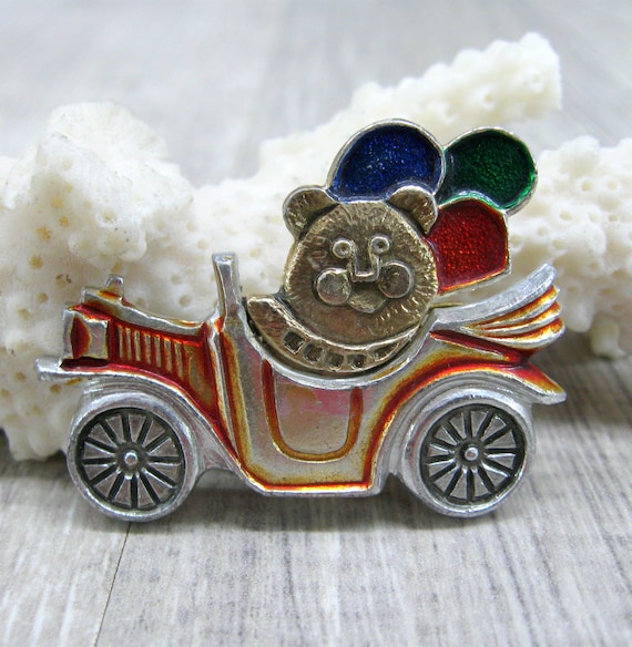 Vintage Cute pin Bear in the car with balloons US… - image 2
