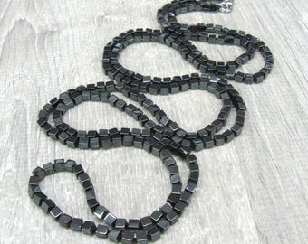 Hämatit Extra Lange Kette Metallic Grau Edelstein Multi wrap Kette Cubes Geometrischer Trafo Schmuck geknoteter Strang