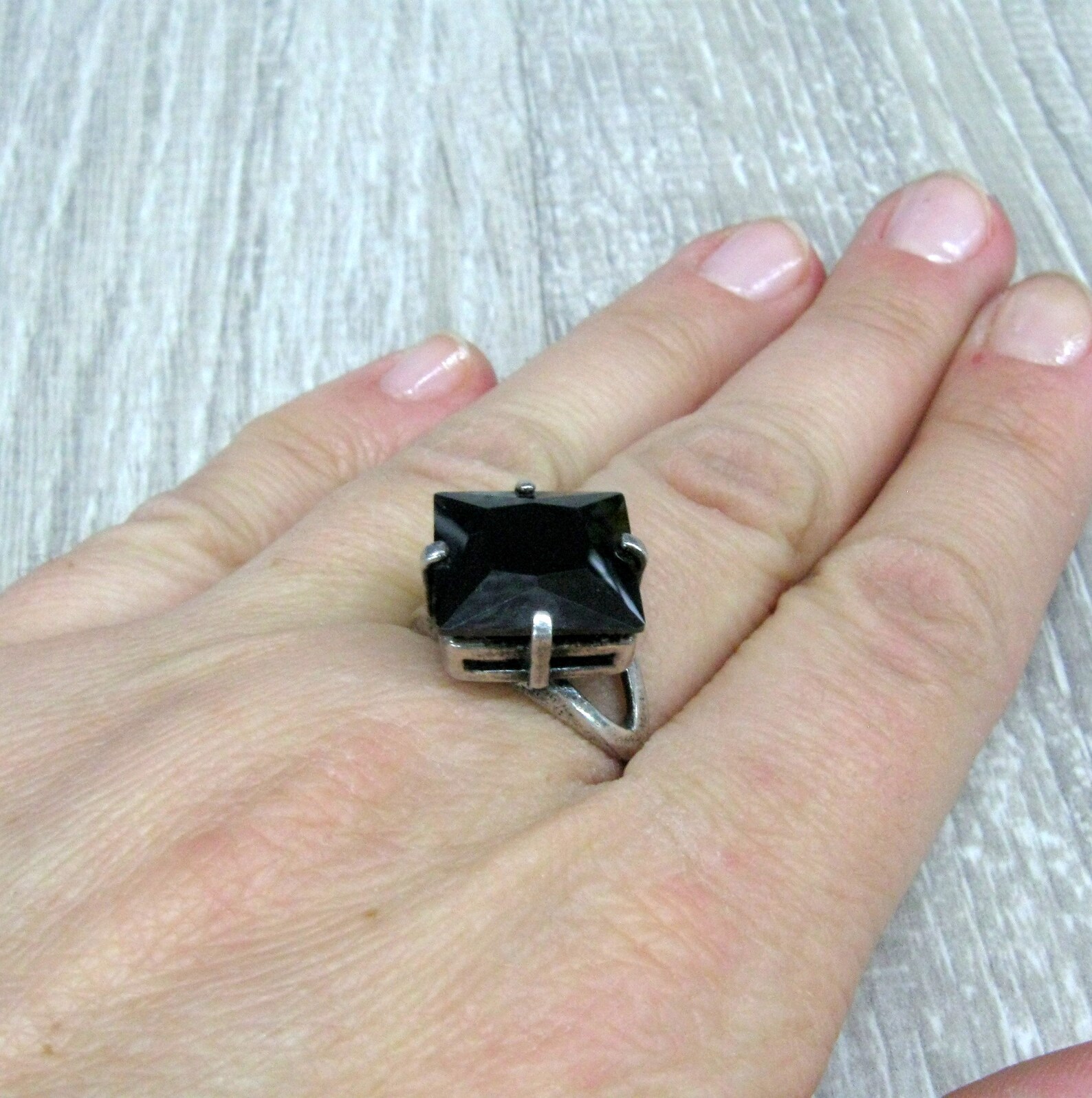 anello con pietra nera donna