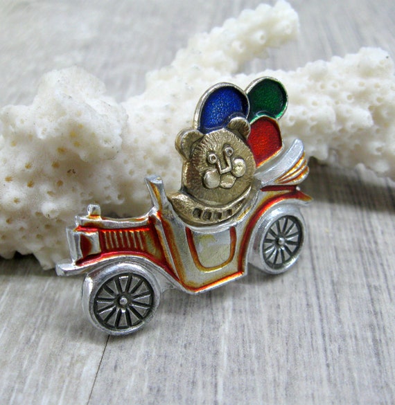 Vintage Cute pin Bear in the car with balloons US… - image 3
