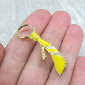 Yellow Enamel Necktie shaped Brooch Vintage pin fun siut and tie accessory vintage gold tone brooches lady boss retro brooch statement pin