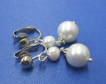 boucle d'oreille à pince perle entoure noeud strass au chinois