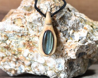 Green Labradorite and Maplewood necklace /