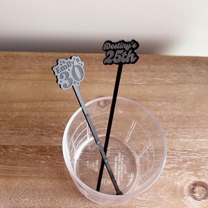 Agitadores de bebidas personalizados para cumpleaños • Decoración personalizada para el 40 cumpleaños • 60 cumpleaños • Fiesta de 30 cumpleaños • Palillo de dientes • Decoración para la fiesta de 21 cumpleaños imagen 5