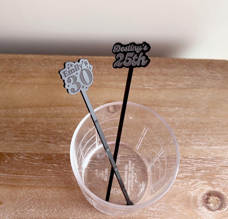 Agitadores de bebidas personalizados para cumpleaños • Decoración personalizada para el 40 cumpleaños • 60 cumpleaños • Fiesta de 30 cumpleaños • Palillo de dientes • Decoración para la fiesta de 21 cumpleaños imagen 5
