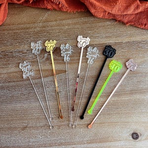 Agitadores de bebidas personalizados para cumpleaños • Decoración personalizada para el 40 cumpleaños • 60 cumpleaños • Fiesta de 30 cumpleaños • Palillo de dientes • Decoración para la fiesta de 21 cumpleaños imagen 2