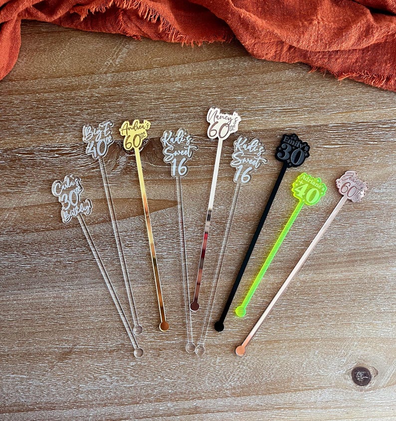 Agitadores de bebidas personalizados para cumpleaños • Decoración personalizada para el 40 cumpleaños • 60 cumpleaños • Fiesta de 30 cumpleaños • Palillo de dientes • Decoración para la fiesta de 21 cumpleaños imagen 2