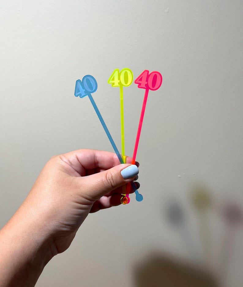 Agitadores de bebidas personalizados para cumpleaños • Decoración personalizada para el 40 cumpleaños • 60 cumpleaños • Fiesta de 30 cumpleaños • Palillo de dientes • Decoración para la fiesta de 21 cumpleaños imagen 13