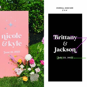K&ouml;nnte beinhalten: Korallfarbenes Hochzeitsschild mit den Namen "nicole & kyle" und dem Datum "June 18, 2022" in wei&szlig;er Schrift. Das Schild ist mit sternf&ouml;rmigen Akzenten und Blumengestecken verziert. Ein zweites Schild ist schwarz mit den Namen "Brittany & Jackson" und dem Datum "July 22, 2023".