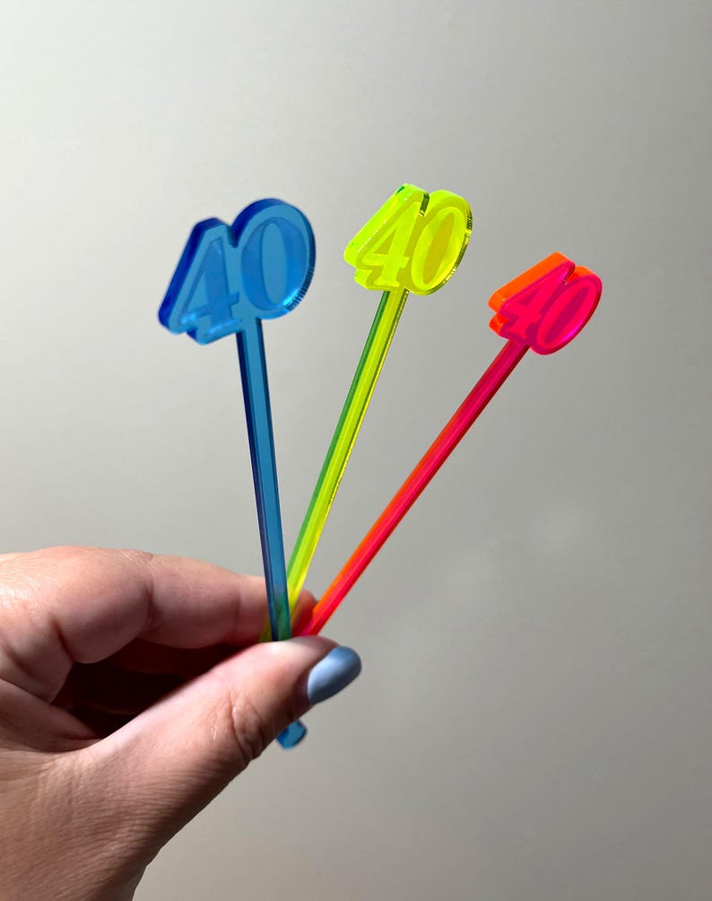 Agitadores de bebidas personalizados para cumpleaños • Decoración personalizada para el 40 cumpleaños • 60 cumpleaños • Fiesta de 30 cumpleaños • Palillo de dientes • Decoración para la fiesta de 21 cumpleaños imagen 14
