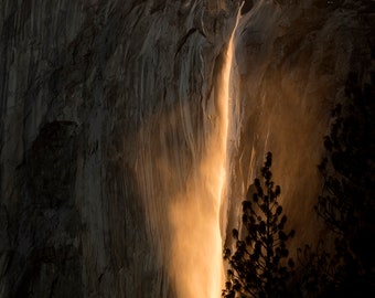 Horsetail falls phenomenon