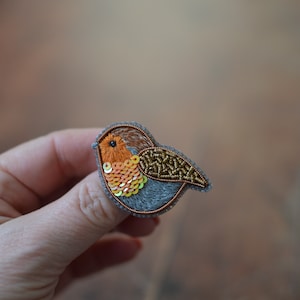 Embroidered Robin Brooch: Goldwork Bird Pin, Nature Lover Gift