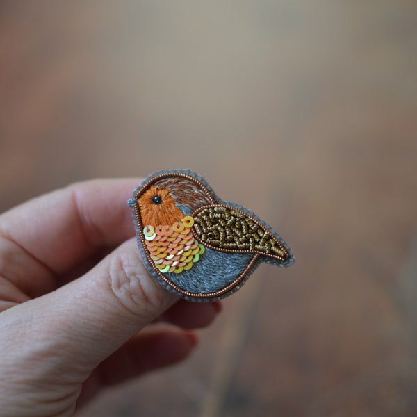 Christmas Robin Jewelry, Embroidered Bird Brooch for Nature Lover, Mother's Day Gift, Goldwork Pin,
