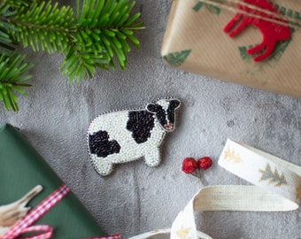 Beaded Cow Brooch, Milky Cow Farmhouse Gift, Embroidery Cottagecore Jewelry, MADE TO ORDER
