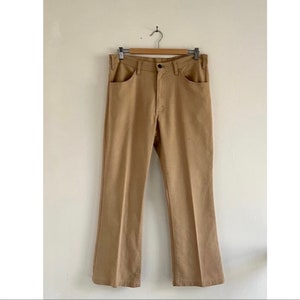 Vintage 1970&#39;s LEVIS in Beige w/ Mid Rise Waist and Boot Cut Leg - khaki STA-PRESS fabric that fits like a 2nd skin! Black & Gold Levis Tag